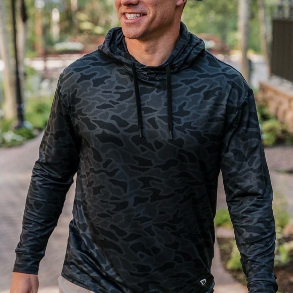 NWT BURLEBO Men’s Performance Lightweight Hoodie - Black Camo 
Men’s Small